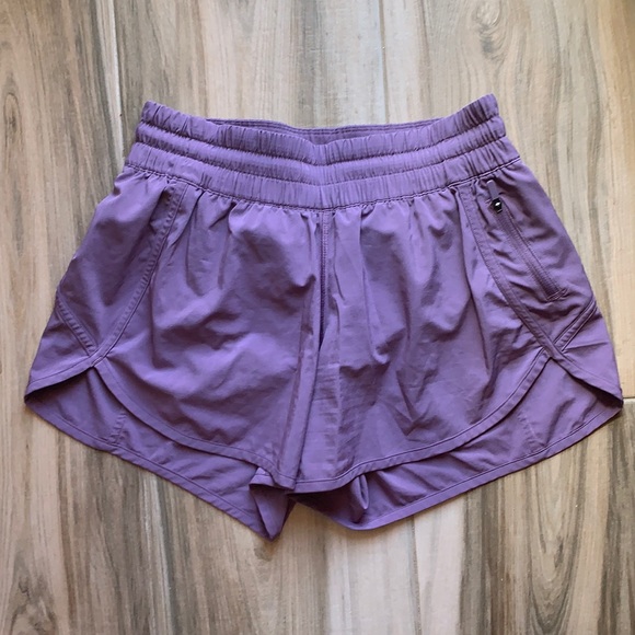 Lululemon tracker shorts size 8 4in - Picture 1 of 3
